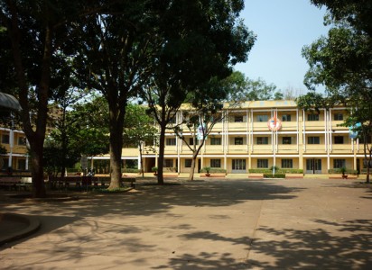 Thông báo HS lớp 10,11 và 12 lên nhận GV Chủ Nhiệm.